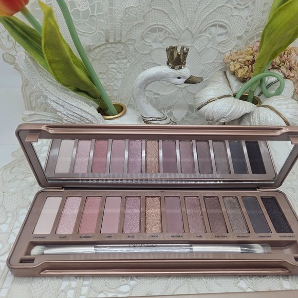Urban Decay Naked 3 Eye Shadow Palette NIB - Picture 4 of 10